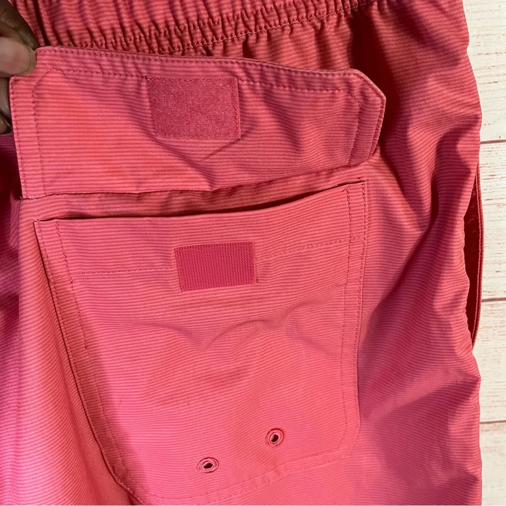 Vineyard Vines side pockets